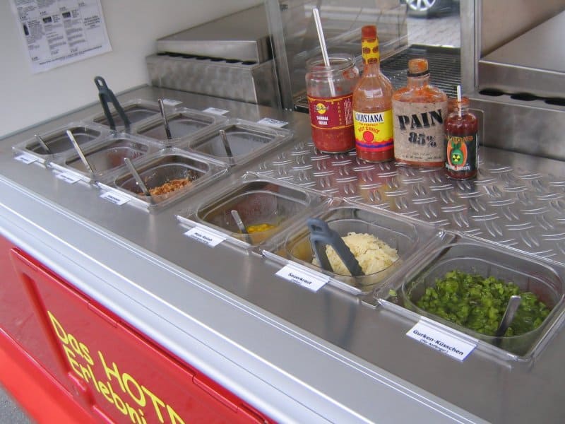Hotdog Toppings beim Ausbildungsevent Catering in Bensheim