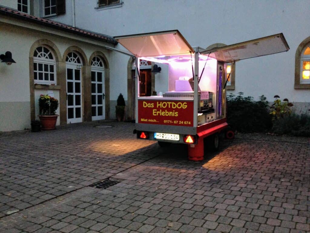 foodtruck outdoor catering hotdogs pulled pork gernsheim