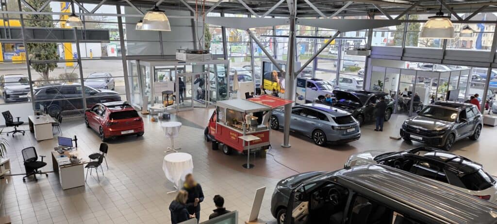 Catering im Autohaus Löhr Worms Foodtruck, Hotdog und Pulled Pork