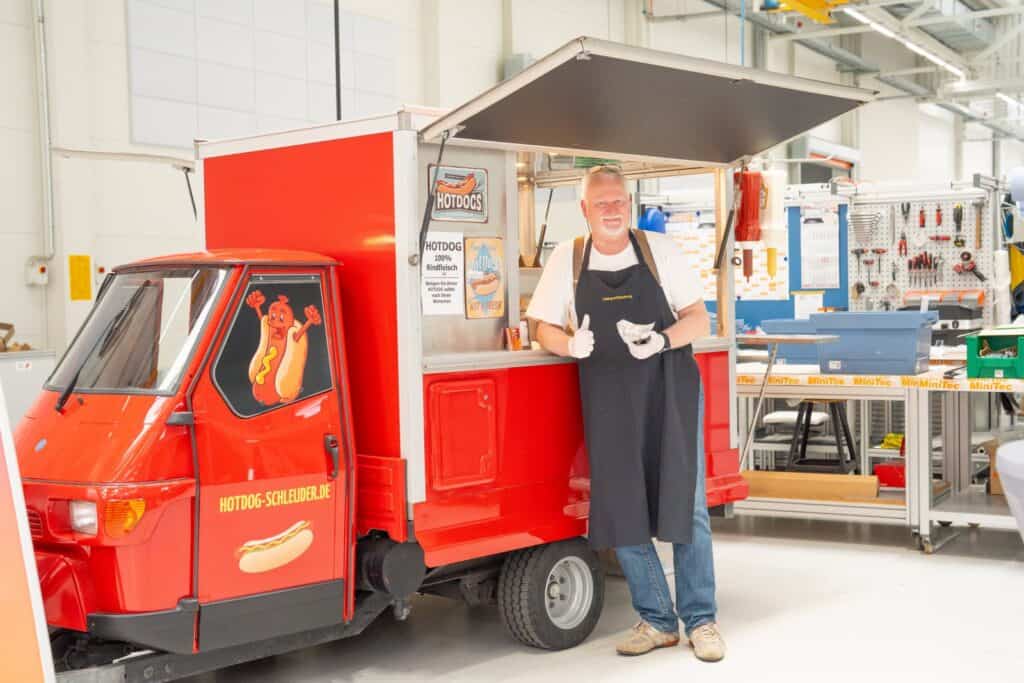 Hotdogwagen der Hotdog-Schleuder beim Future Day von MiniTec.