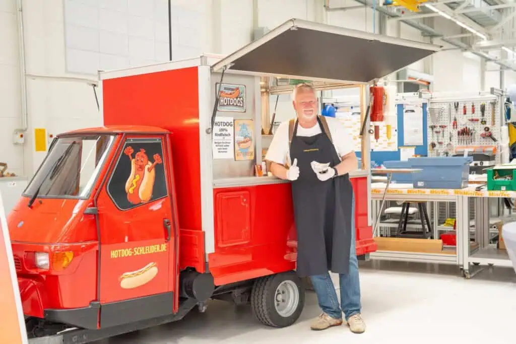 Hotdogwagen der Hotdog-Schleuder beim Future Day von MiniTec.