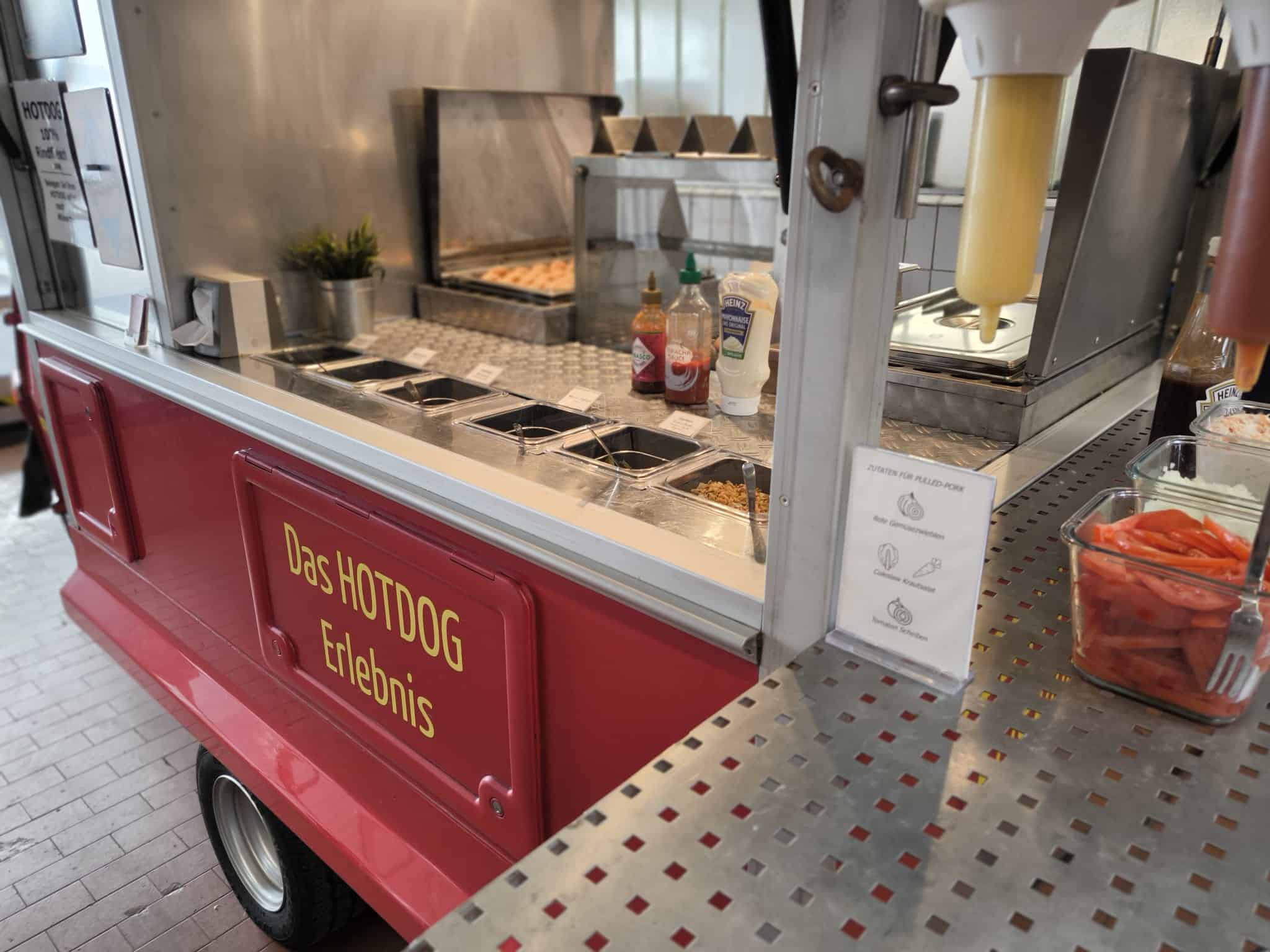 Hotdog Catering bei einer größeren Firmenveranstaltung