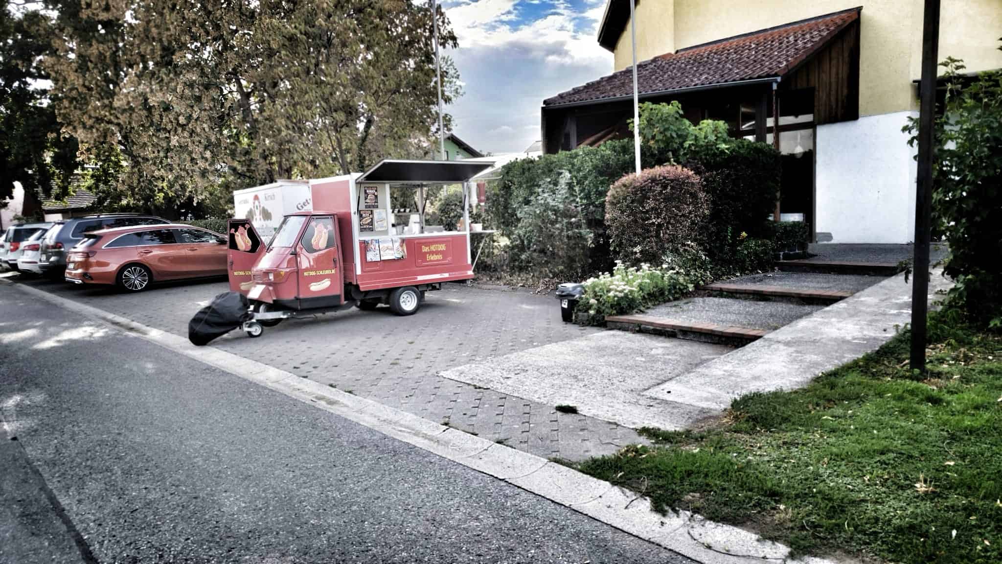 Kompakter Cateringwagen der Hotdog-Schleuder in Gernsheim