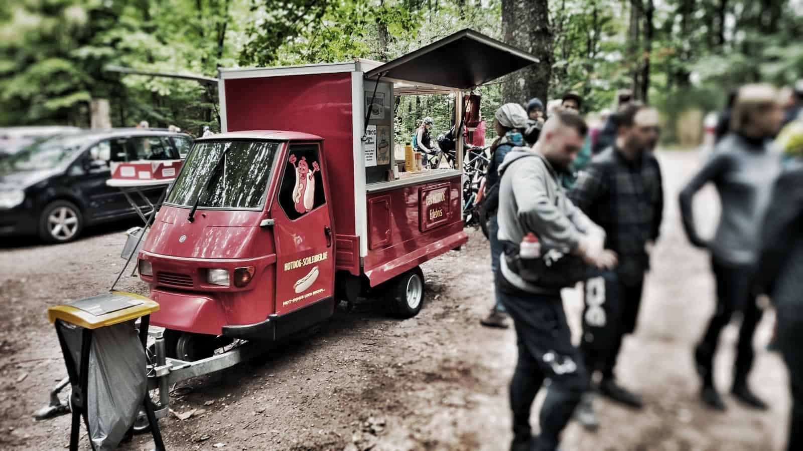 Autarkes Hotdog und Pulled Pork Catering im Pfälzer Wald