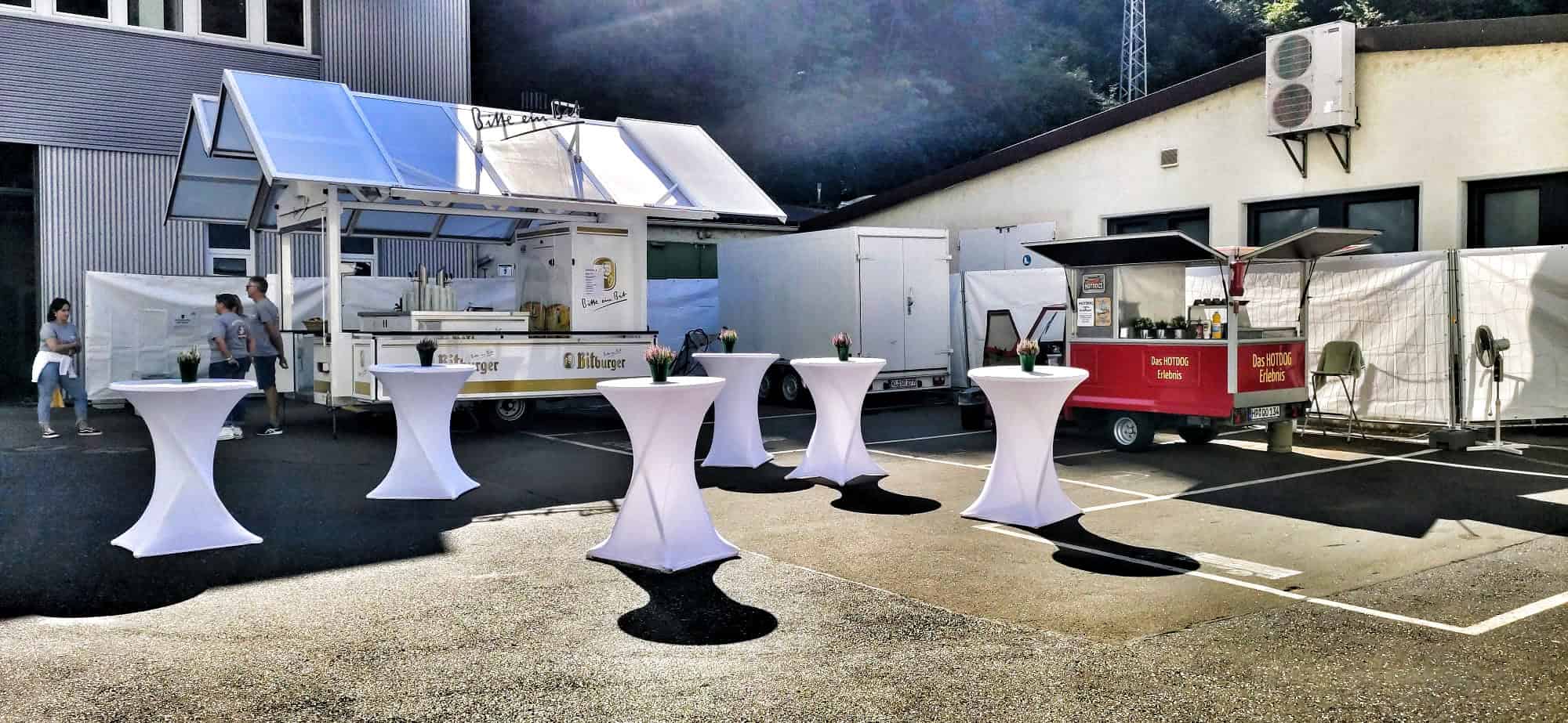 Hotdogs und Pulled Pork beim Catering für einen Geburtstag