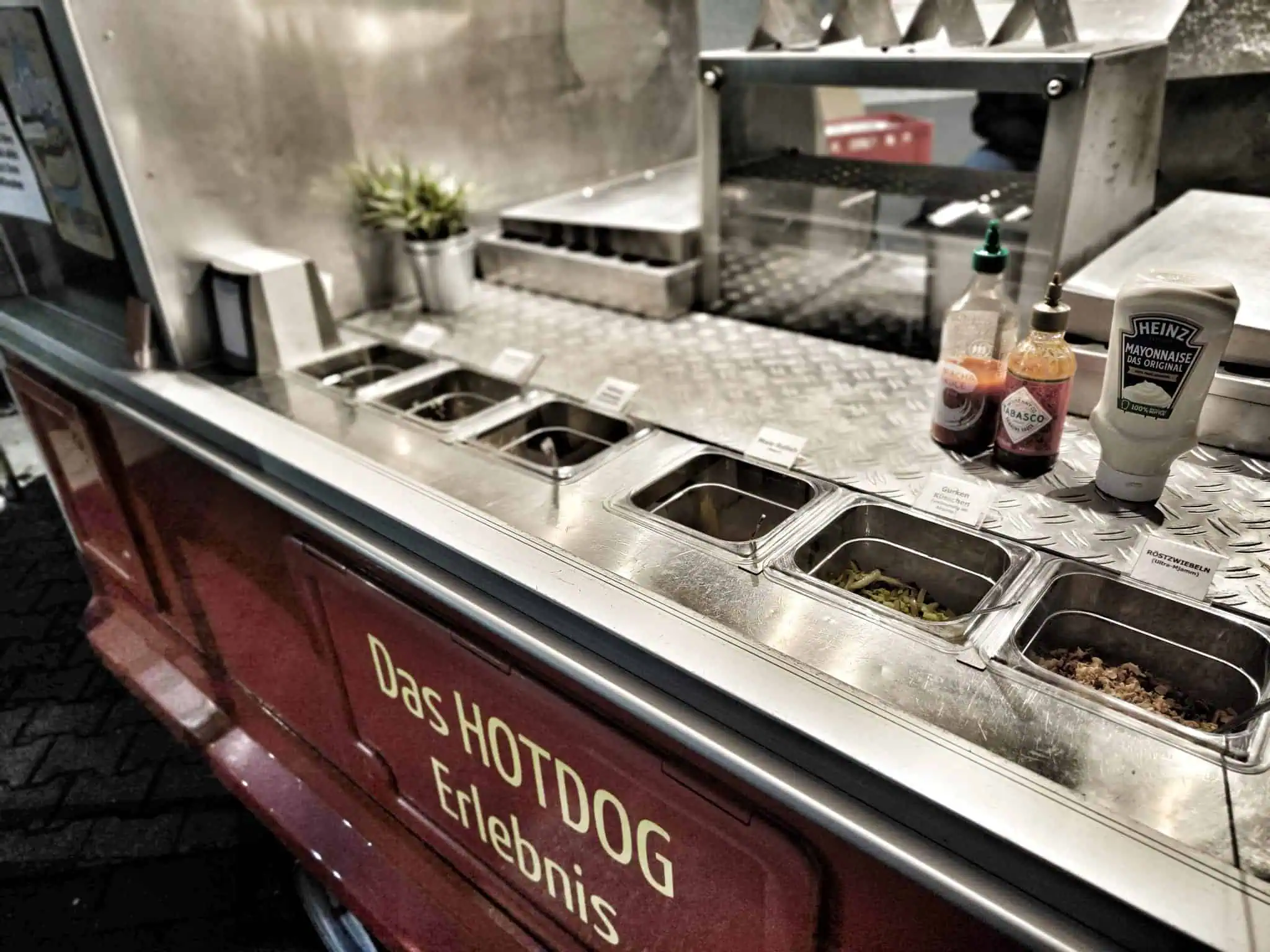 Hotdog Catering mit verschiedenen Toppings und Zutaten